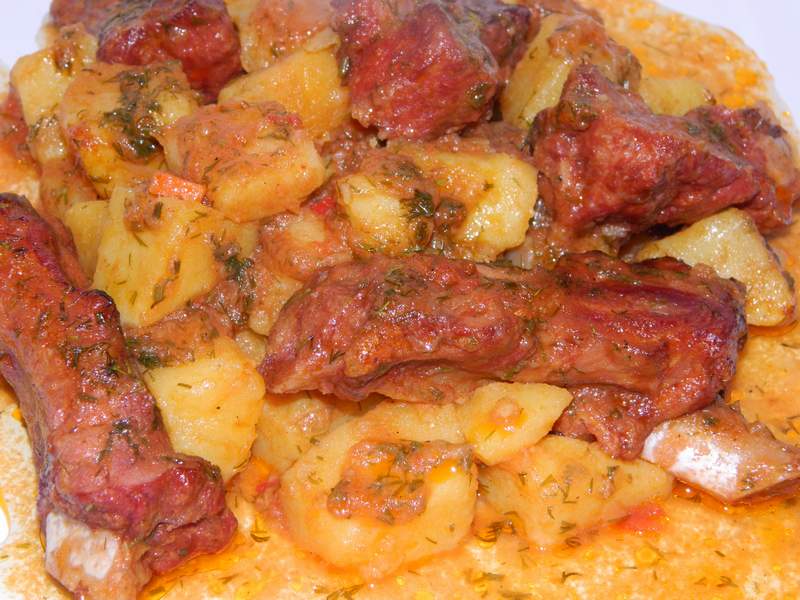 Reteta delicioasa de mancare de cartofi cu coaste