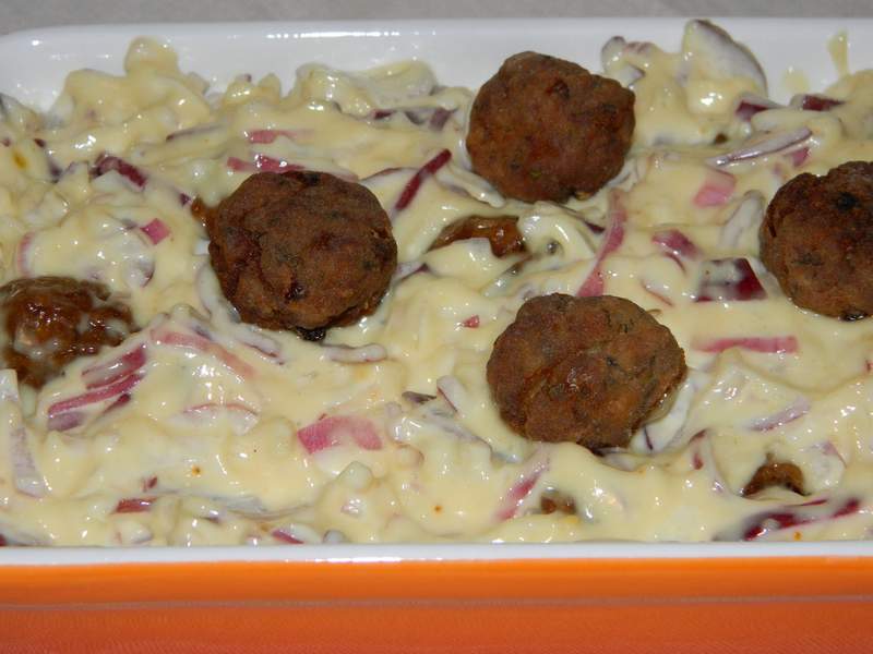 Aperitiv chiftelute cu maioneza si ceapa
