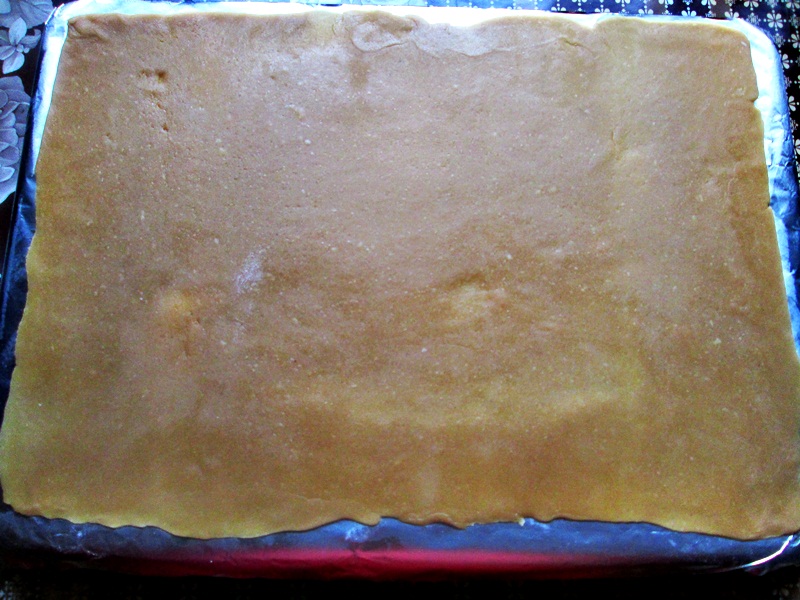 Desert prajitura de post cu foi de zahar ars si crema de gris