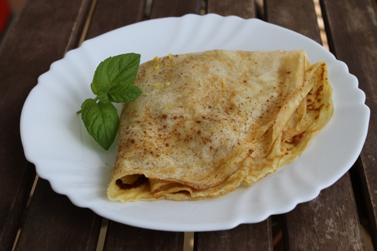 Clatite cu mere caramelizate