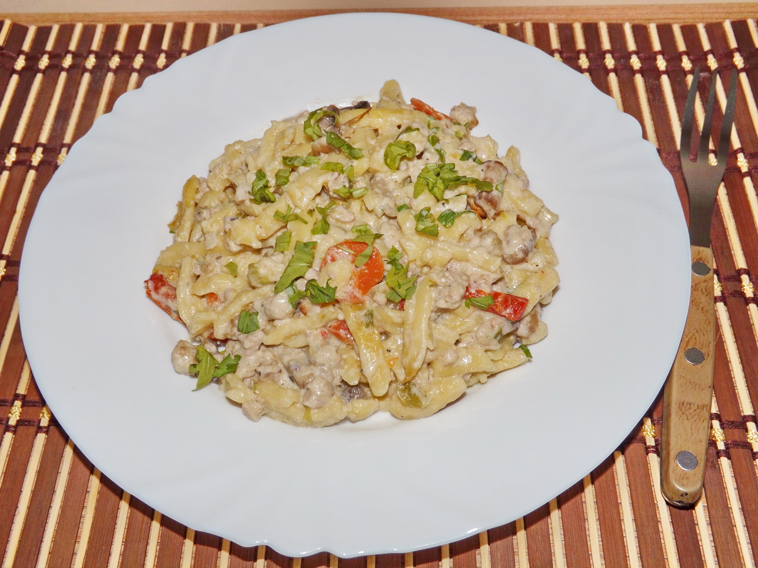 Paste svabesti cu legume si carne de pui