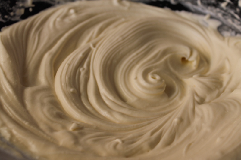 Deliciu cu mascarpone, pere si caramel
