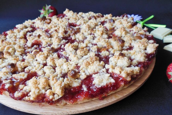 Tarta cu capsuni si ciocolata alba