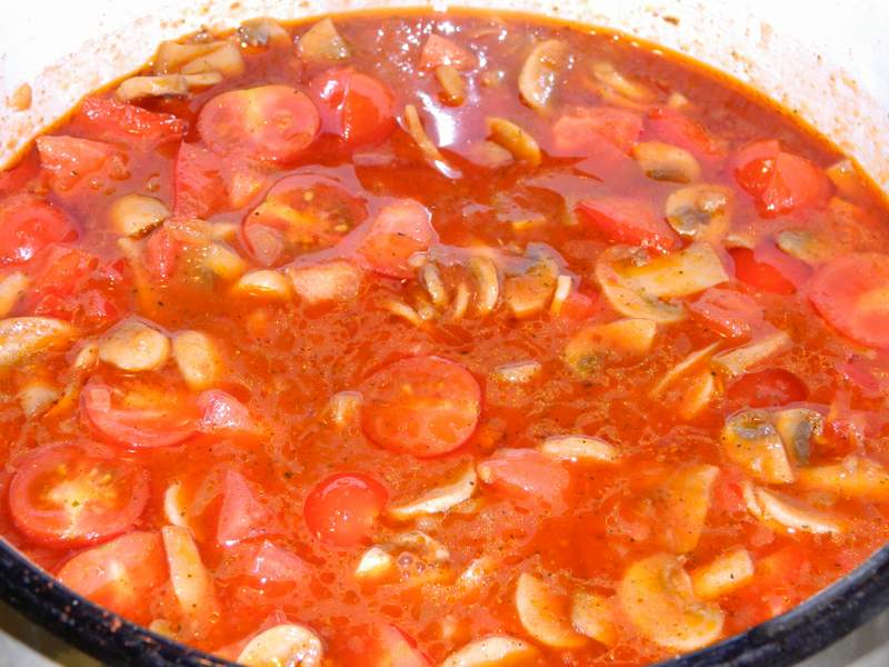 Fusilli cu ciuperci si rosii chery
