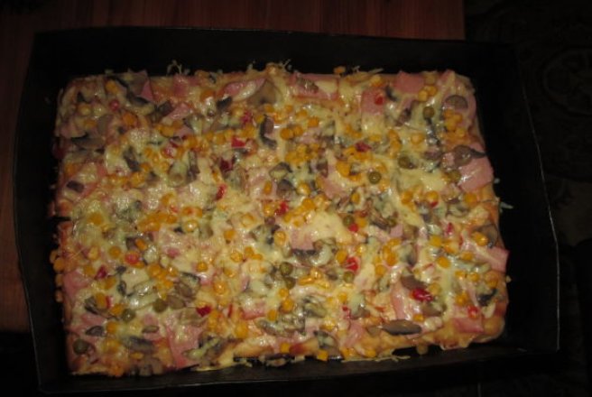 Pizza cu blat pufos