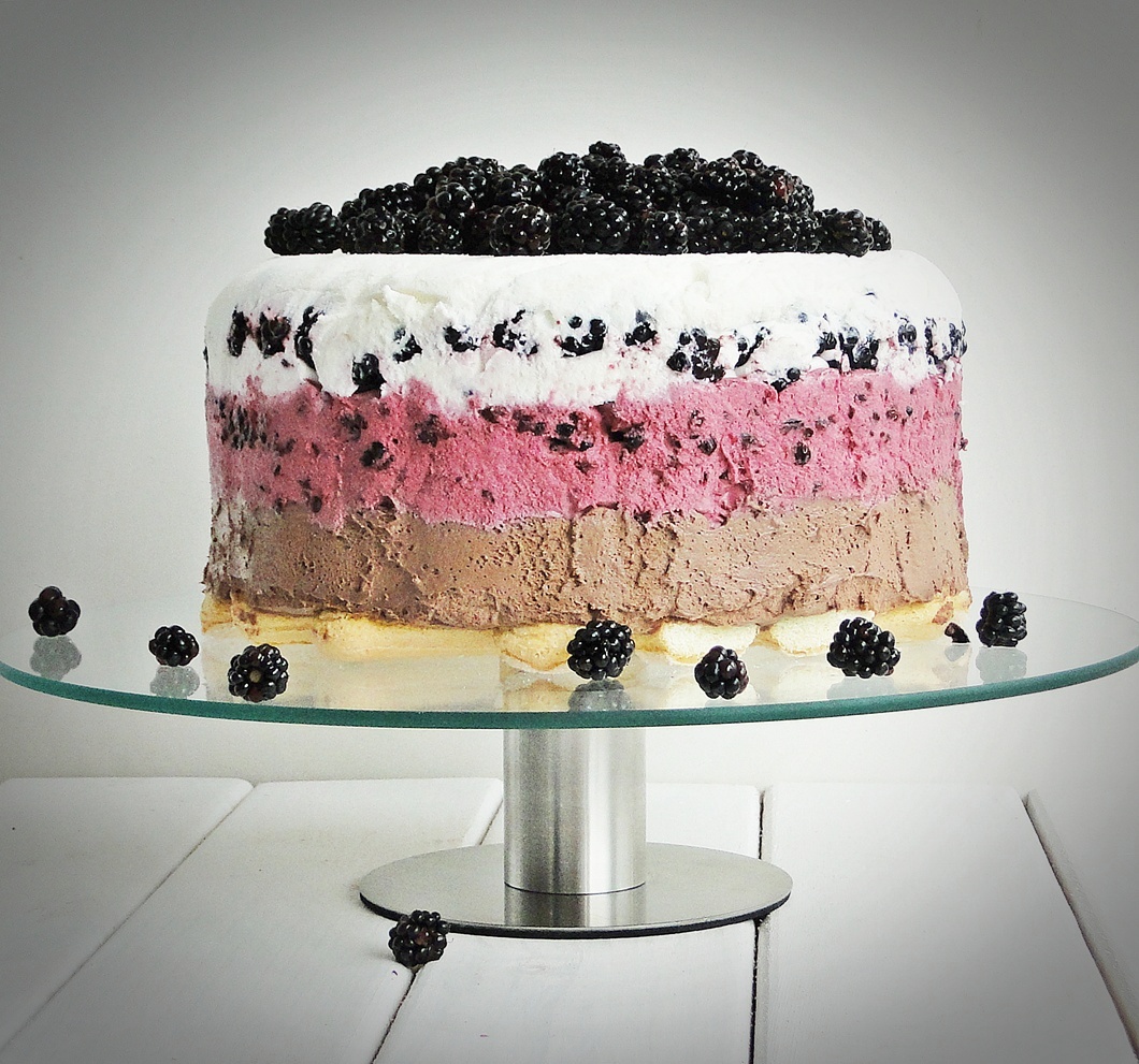 Tort cu mure si ciocolata