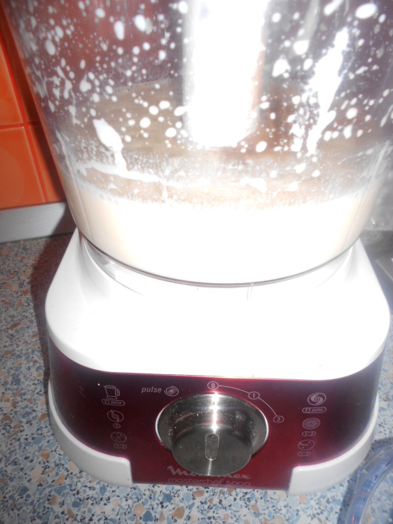 Gogosi rapide cu sos de vanilie