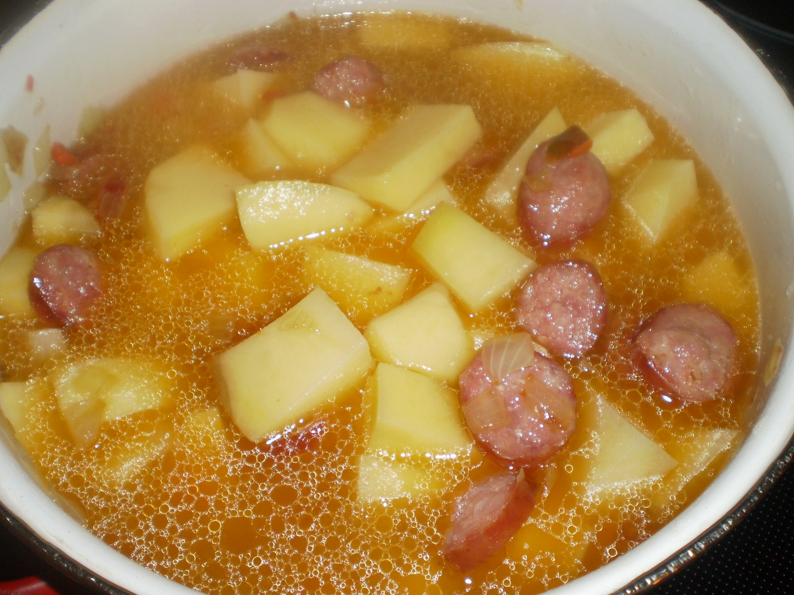Tocanita de cartofi cu carnati de porc afumat