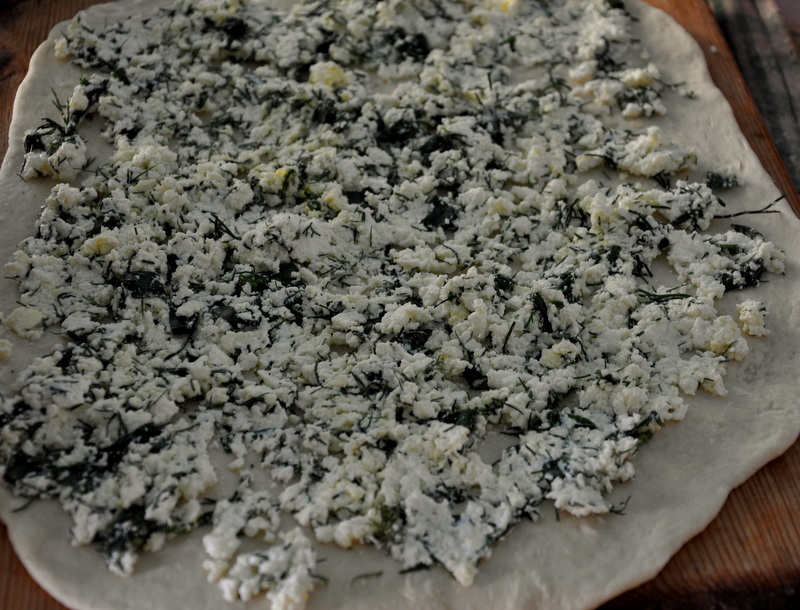 Placinta  bunicii cu branza ,marar si ceapa verde 