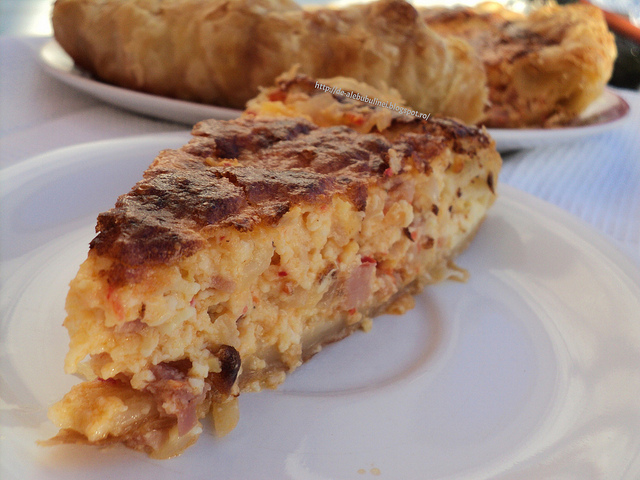 Tarta cu foietaj, jambon si branza