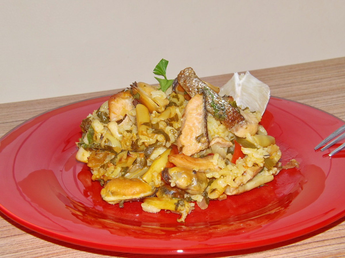 Paella cu fructe de mare si peste