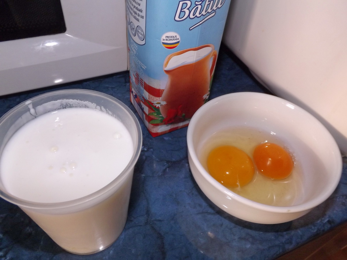 Cozonac cu caramel, nuci si arahide prajite