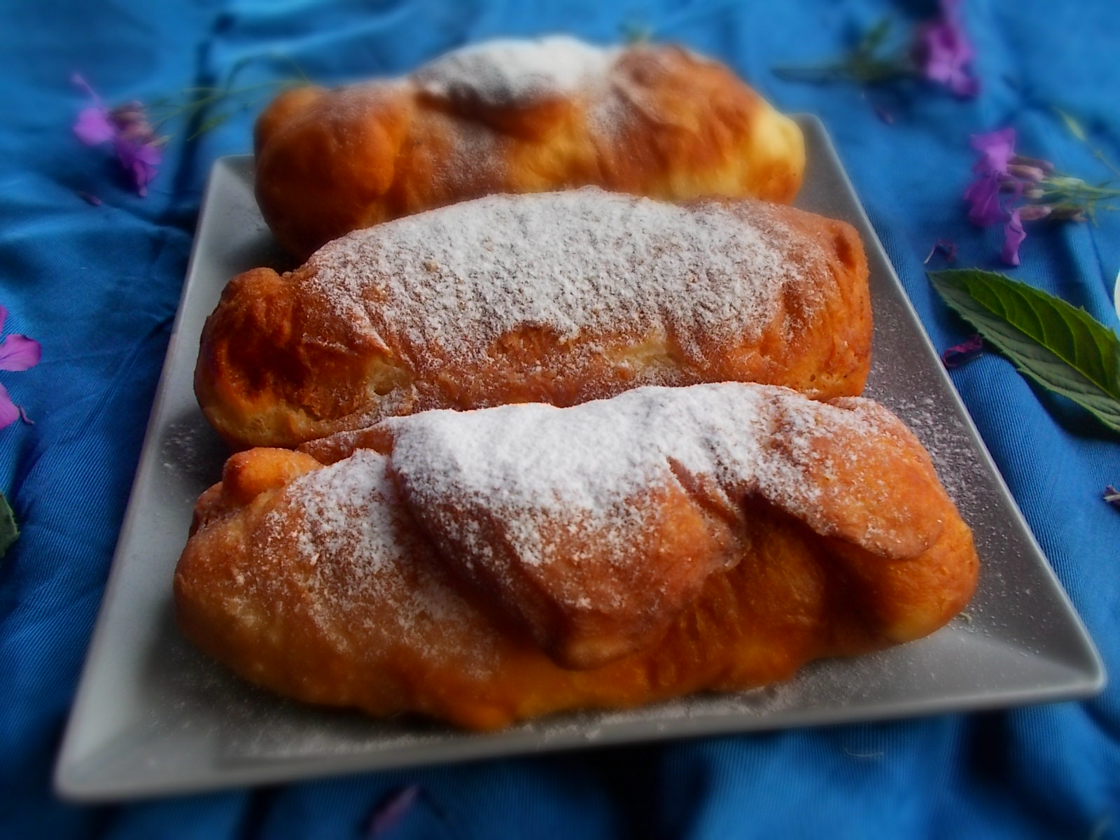 Gogosi rulate cu branza