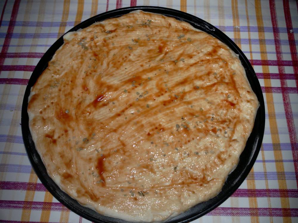 Pizza cu piept de pui si rosii cherry