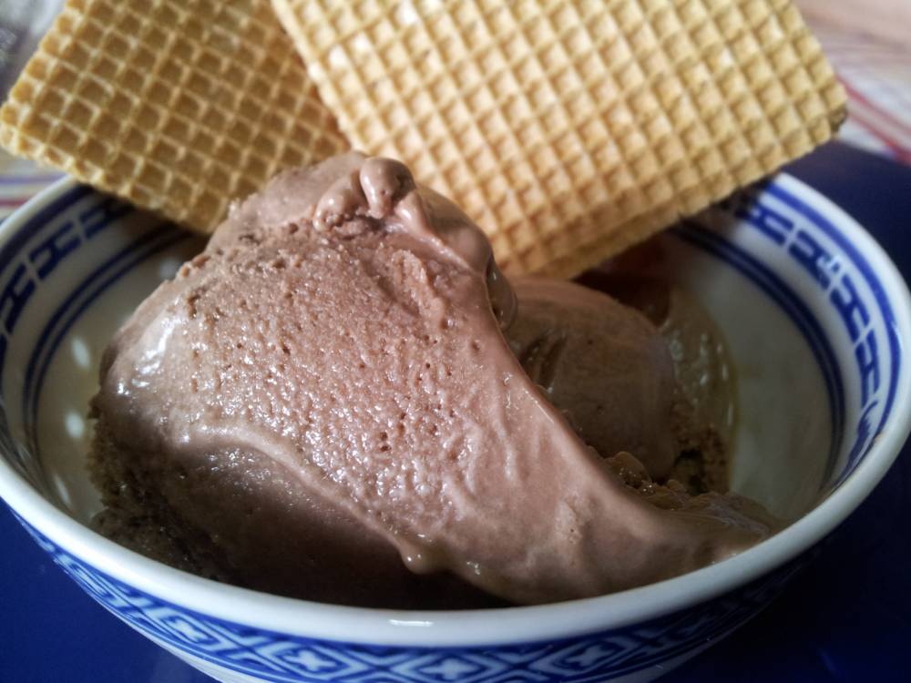 Inghetata cremoasa cu cacao si ciocolata