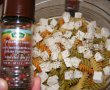 Salată de paste cu legume proaspete, caş şi salam uscat-22