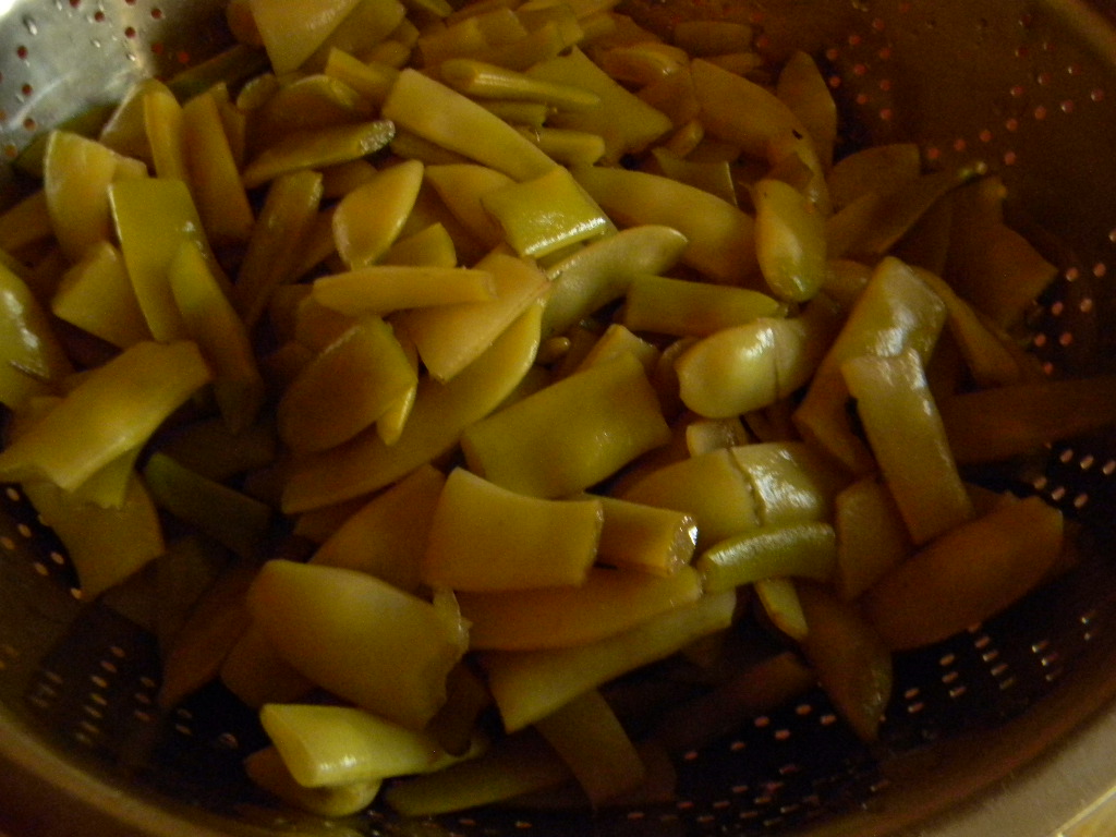 Salata de fasole galbena cu iaurt si mozzarella