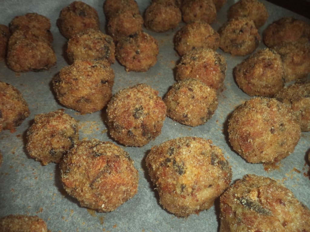 Chiftele trecute prin pesmet la cuptor