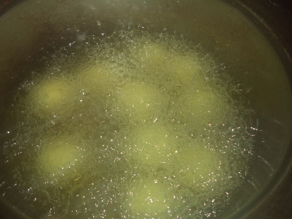 Bulete cu sos de spanac si lapte