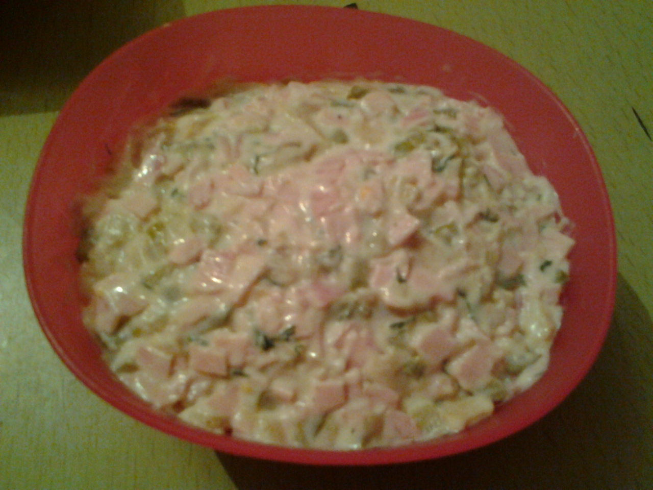 Salata de ciuperci, sunca si castraveti murati