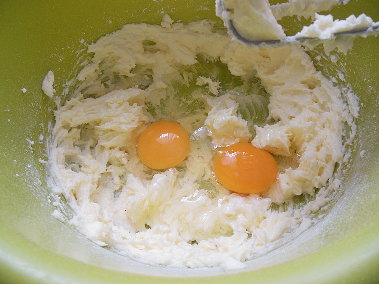 Fursecuri vanilate cu crema de ciocolata