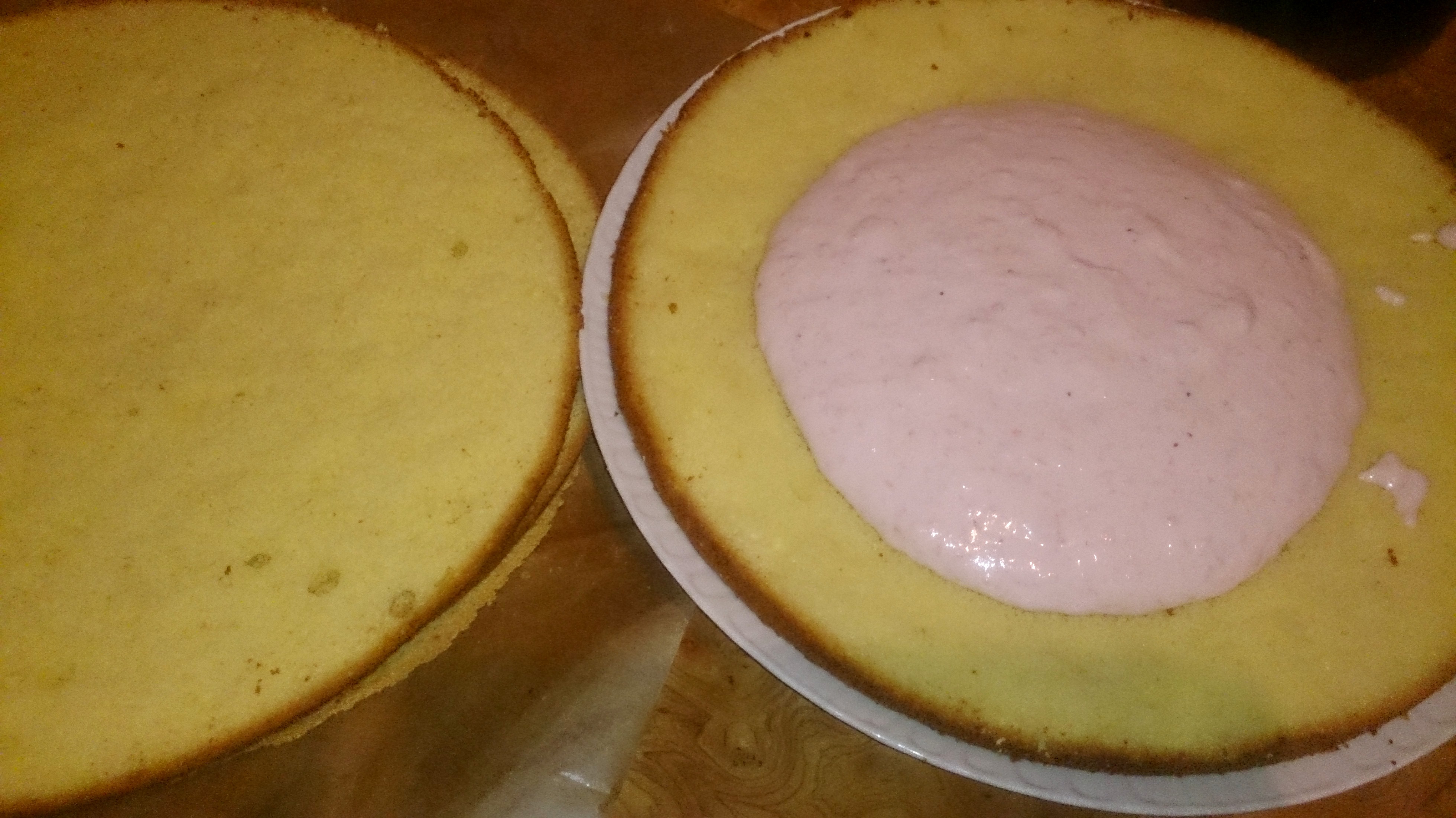 Tort cu crema mascarpone, capsune si ananas