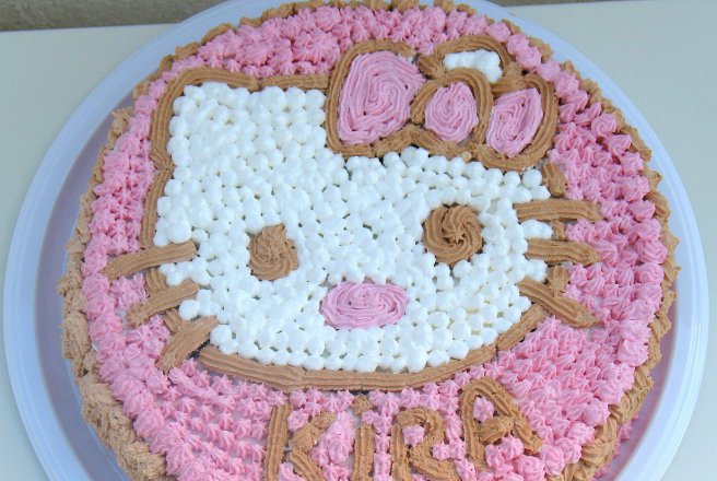 Tort cu zmeura, frisca si ciocolata "Hello Kitty"