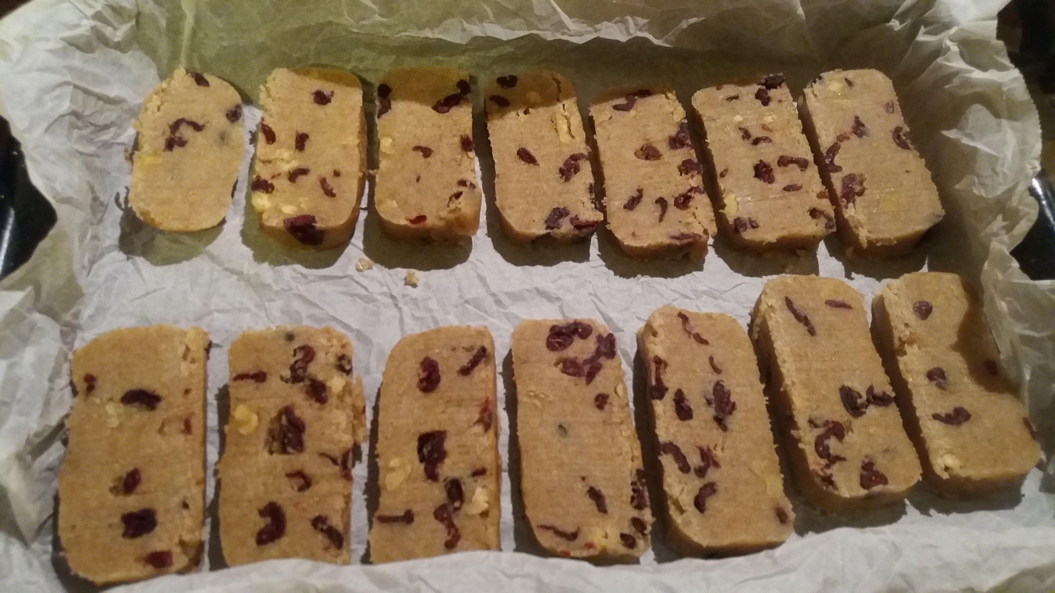 Biscuiti integrali cu merisoare si nuca