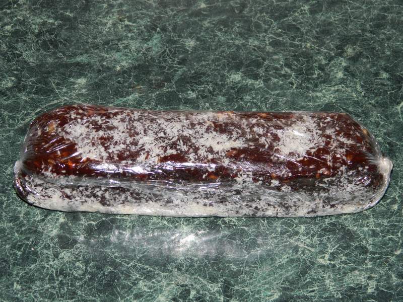 Salam de biscuiţi, reţetă cu eugenii
