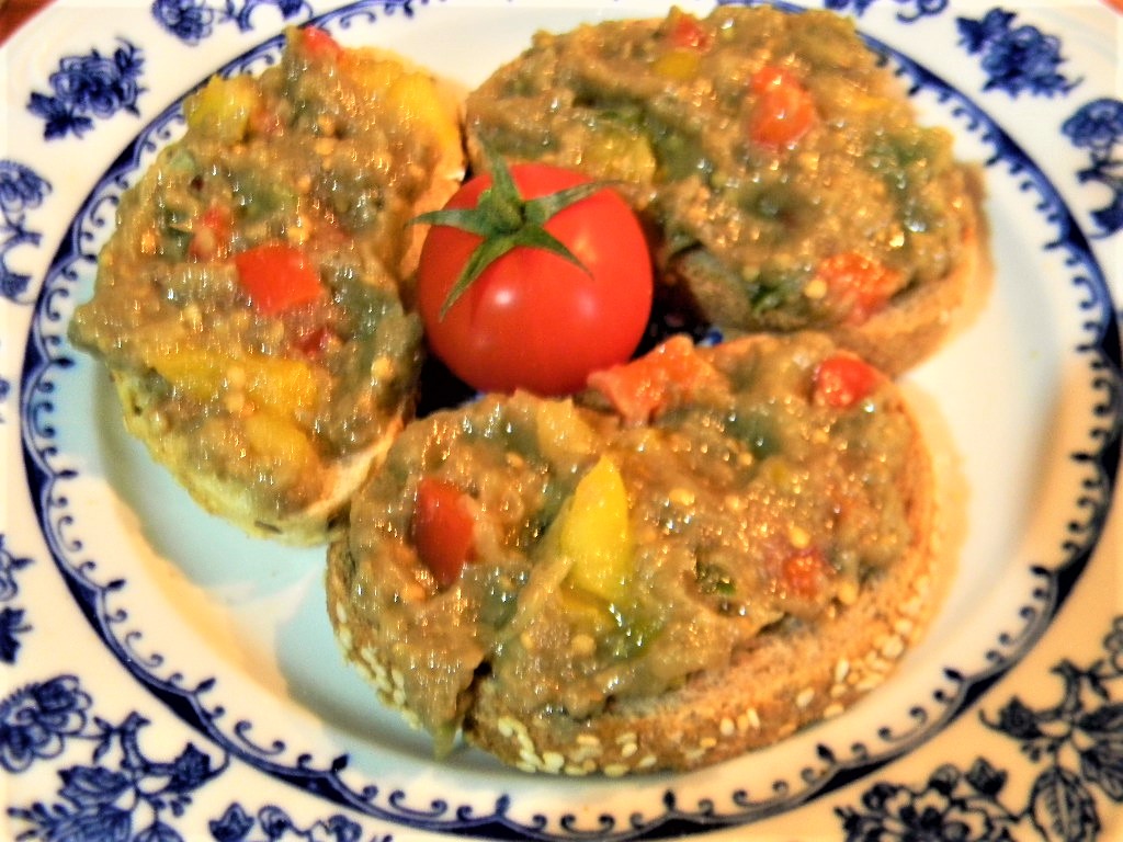 Salata de vinete cu ardei si chimen