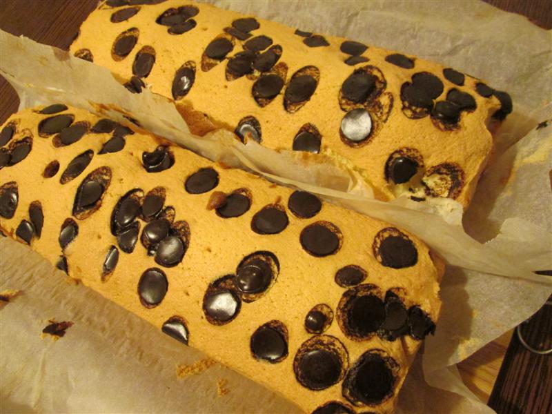 Chec cu rulouri si chipsuri de ciocolata