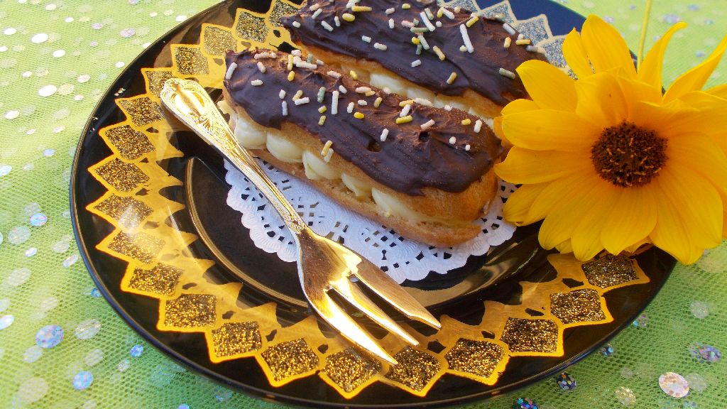 Desert eclere cu crema de vanilie si mascarpone