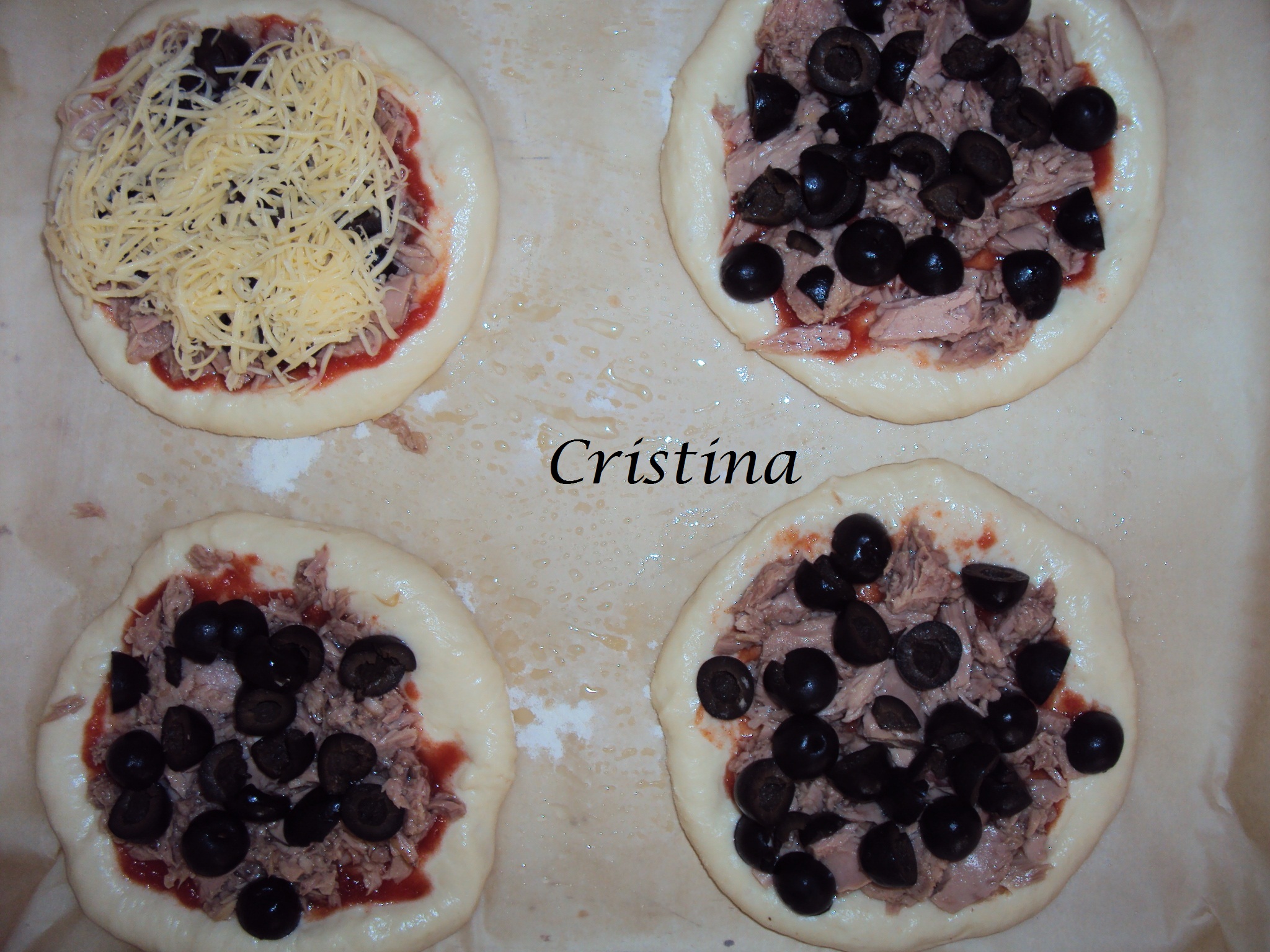 Mini- pizza cu ton