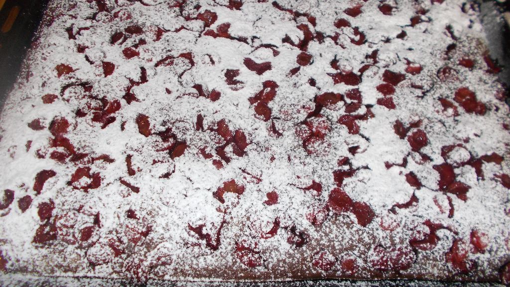 Desert negresa de post cu visine