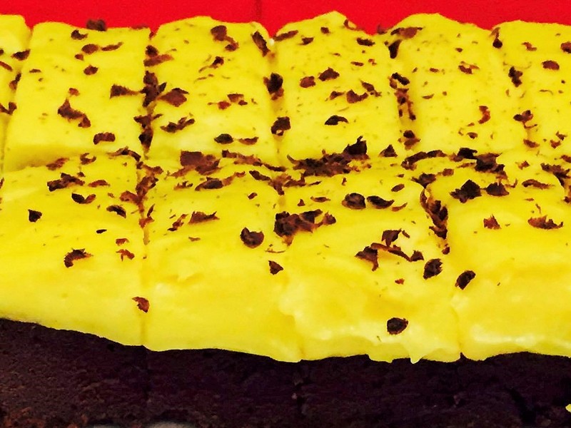 Desert prajitura cu ciocolata si crema de lamaie