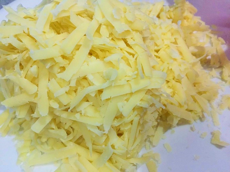 Aperitiv tarta Cheddar cu rosii cherry