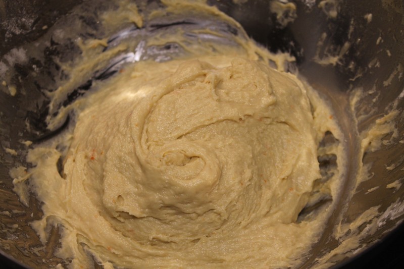 Desert placinte cu dulceata de caise si migdale prajite