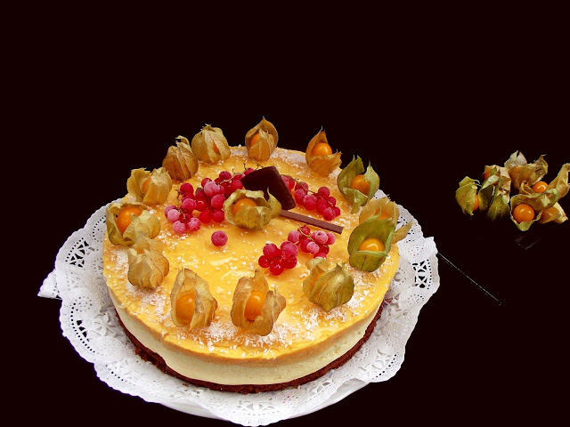 Desert tort cu mango si mousse de piersici