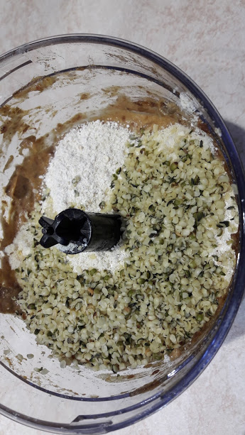 Desert bomboane cu polen si seminte de canepa