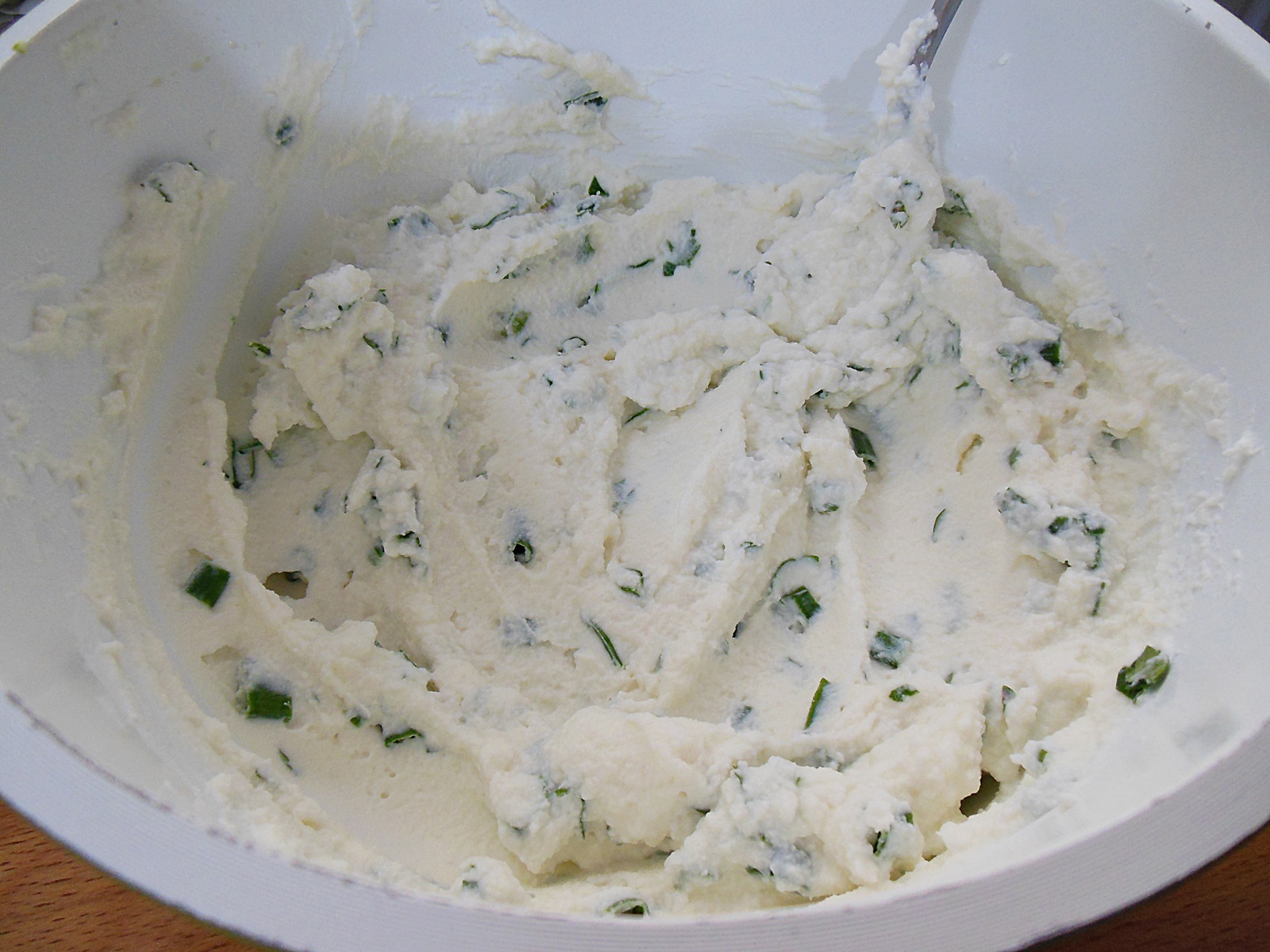 Clatite cu ricotta si ton