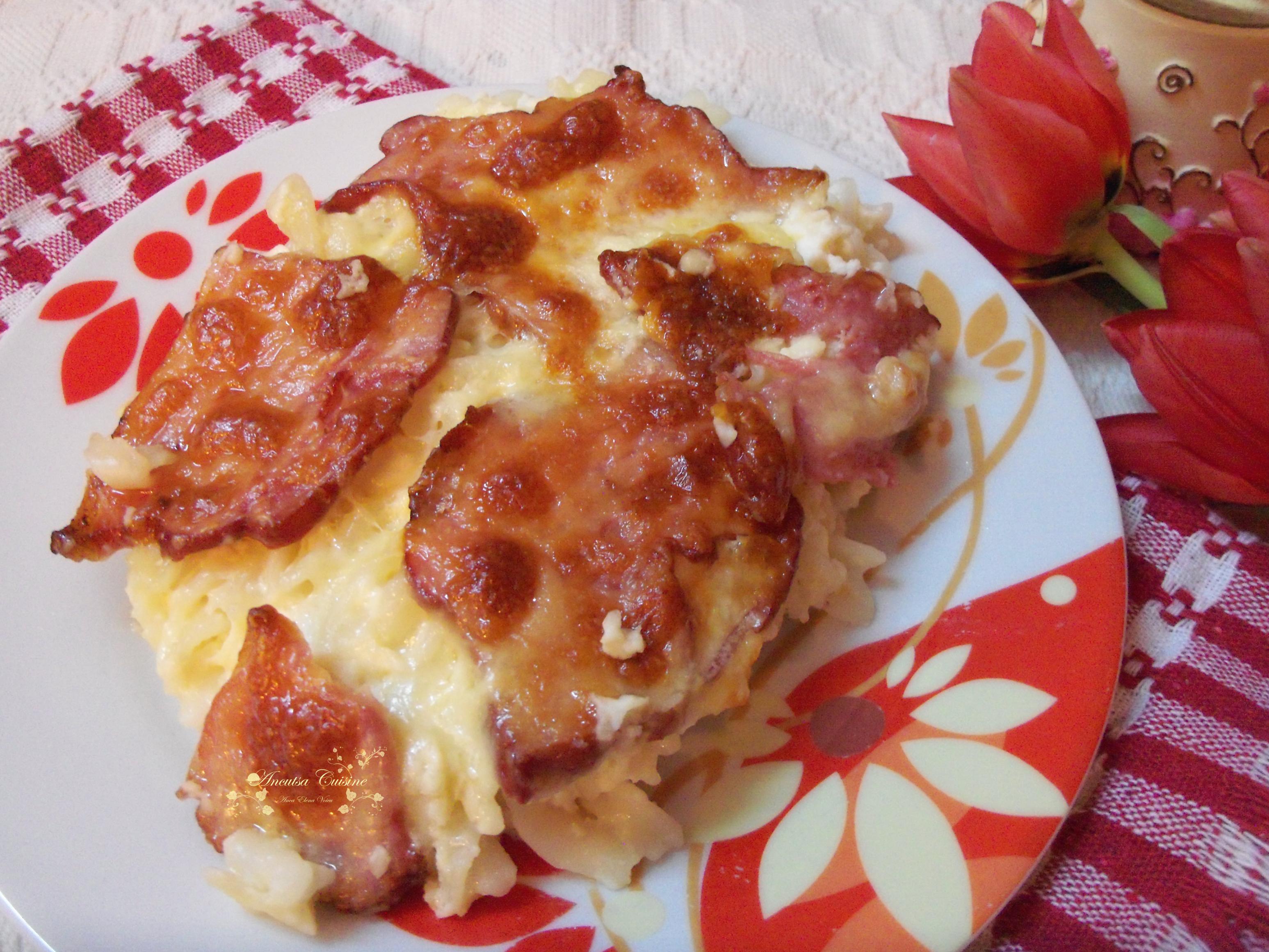 Paste cu branza si piept de porc
