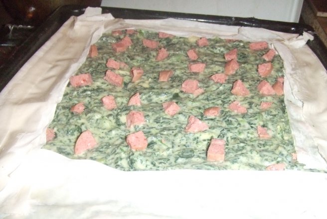 Cheese&spinach in foi de placinta cu carnaciori la cuptor