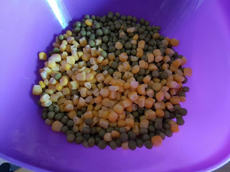 Salata de mazare cu castraveti murati