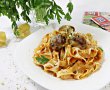 Tagliatele cu sos de rosii si chiftele invelite in cascaval-47