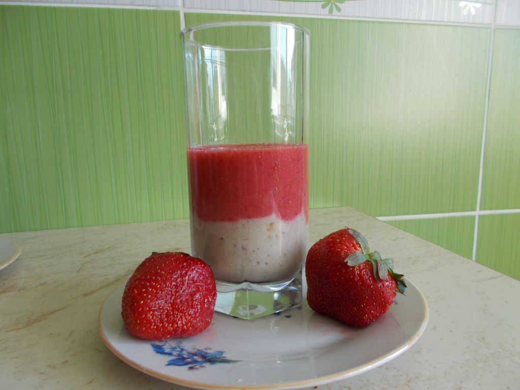 Smoothie & Milkshake de banane si capsuni