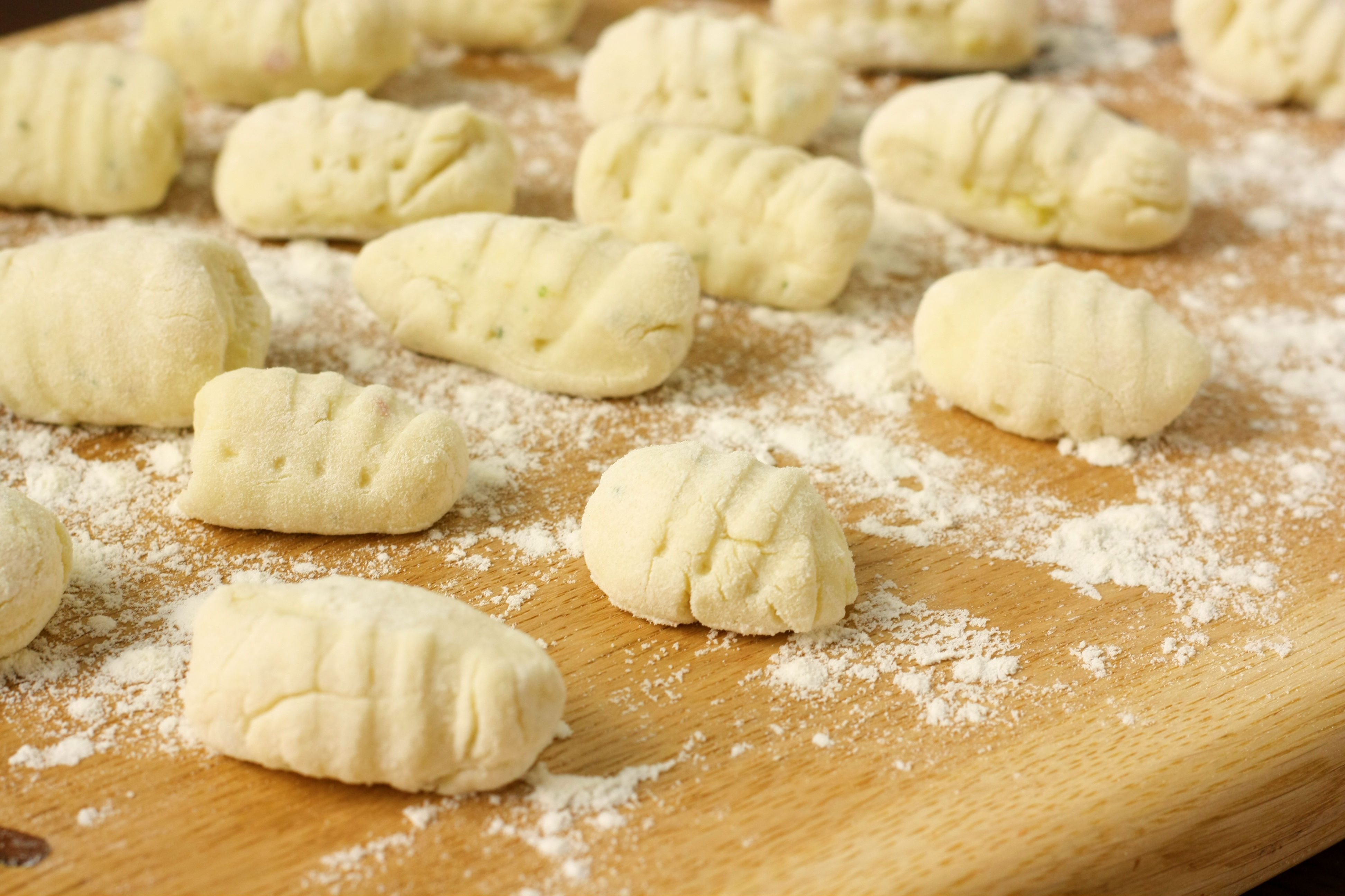 Gnocchi de casa cu sos carbonara