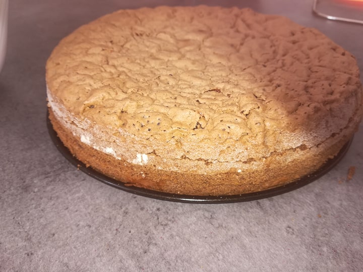 Desert tort cu crema caramel si mousse de zmeura