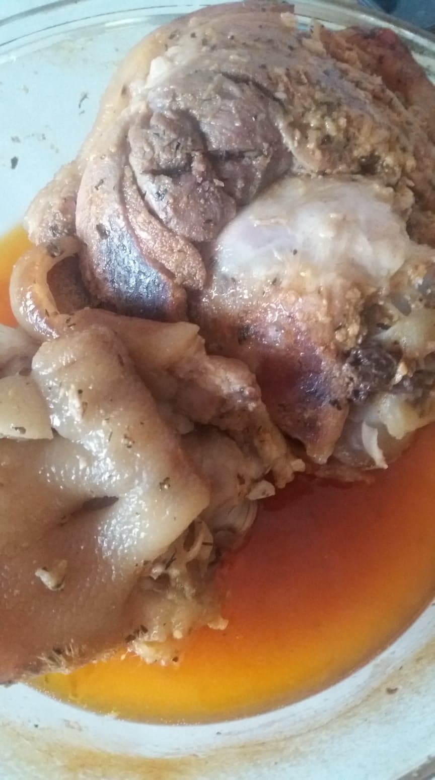 Ciolan de porc la cuptor