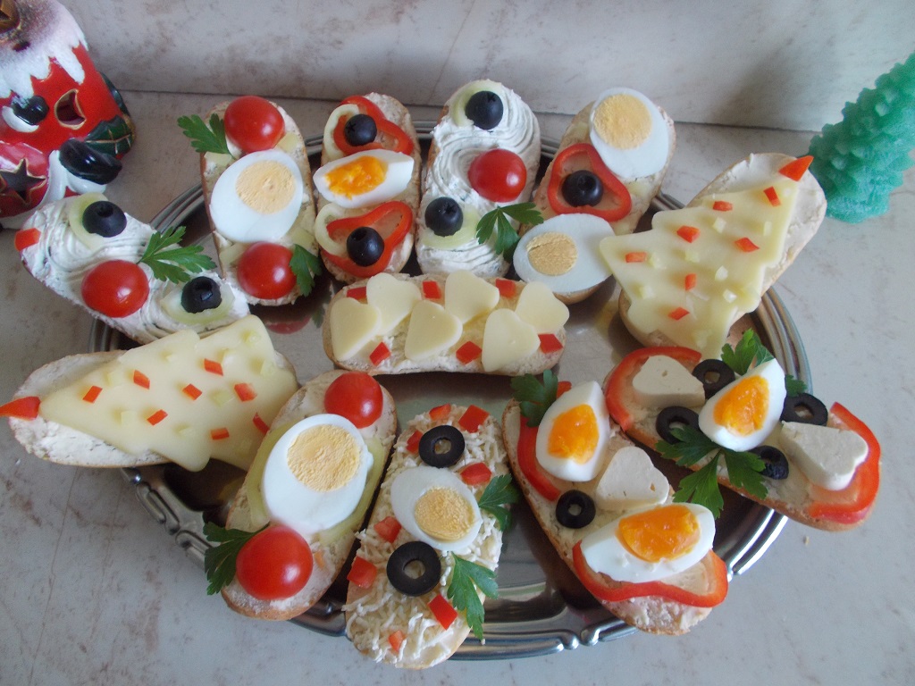 Aperitiv tartine cu branzeturi