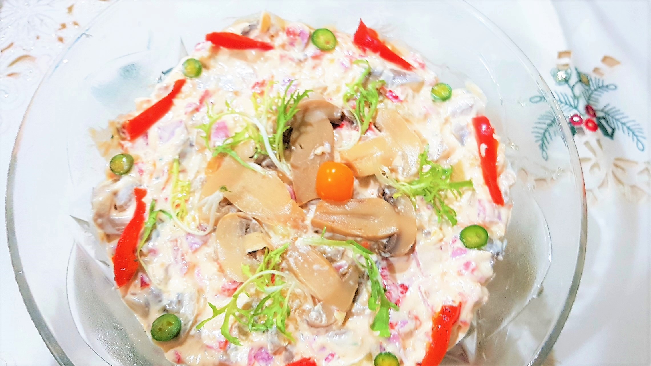 Salata de ciuperci, cu cartofi si smantana
